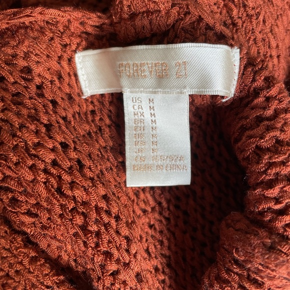 ‼️SALE‼️$25 Back Criss Cross NWOT Oversized Sweater Like/Bundle/Offer for sale - Picture 4 of 4